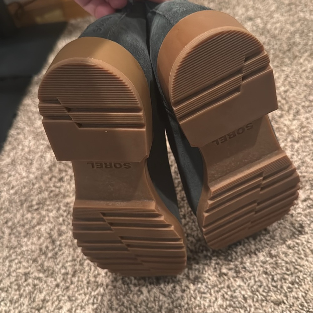Sorel booties sz. 8 - Picture 3 of 3